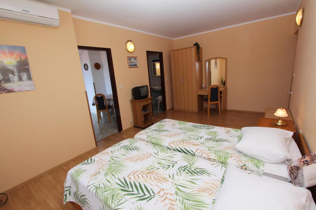 Rooms And Apartments Dino Rovinj Exterior foto